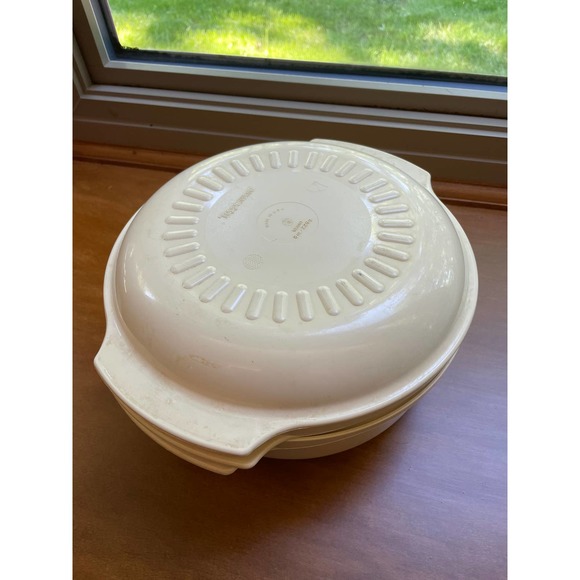Tupperware Other - VINTAGE 1 3/4 QT TUPPERWARE 3 PIECE MICROWAVE STEAMER ROUND ALMOND